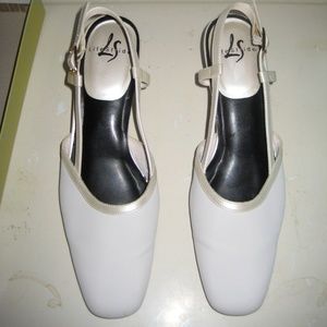 LifeStride white Satin Trim size 8M formal shoes